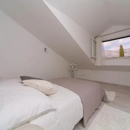 Apartment Anita - Six Bedroom With Private Pool And Terrace Gruda