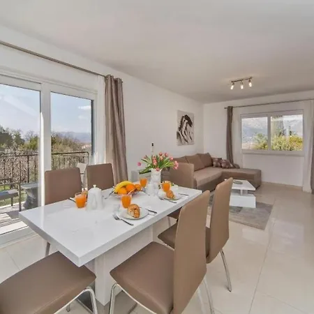 Anita - Six Bedroom With Private Pool And Terrace Apartment *