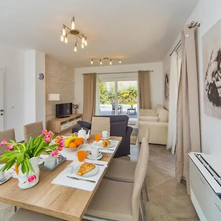 Apartment Anita - Six Bedroom With Private Pool And Terrace