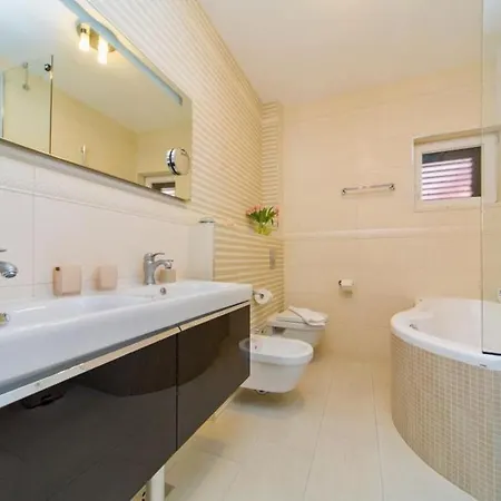 Anita - Six Bedroom With Private Pool And Terrace 아파트