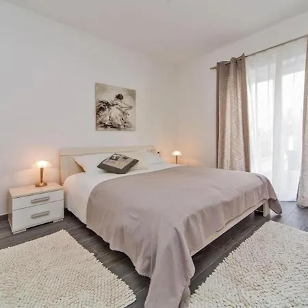 Anita - Six Bedroom With Private Pool And Terrace *